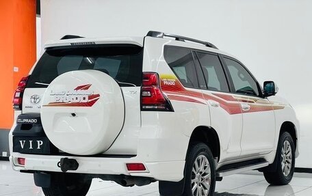 Toyota Land Cruiser Prado 150 рестайлинг 2, 2021 год, 3 000 000 рублей, 5 фотография