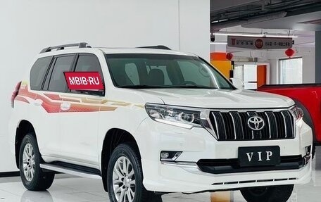 Toyota Land Cruiser Prado 150 рестайлинг 2, 2021 год, 3 000 000 рублей, 3 фотография