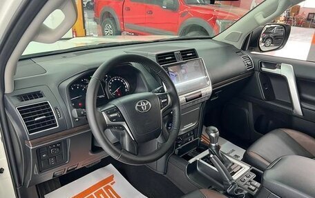 Toyota Land Cruiser Prado 150 рестайлинг 2, 2021 год, 3 000 000 рублей, 17 фотография