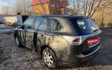 Mitsubishi Outlander III рестайлинг 3, 2014 год, 1 570 000 рублей, 6 фотография