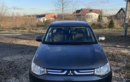 Mitsubishi Outlander III рестайлинг 3, 2014 год, 1 570 000 рублей, 1 фотография