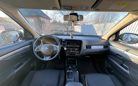 Mitsubishi Outlander III рестайлинг 3, 2014 год, 1 570 000 рублей, 15 фотография