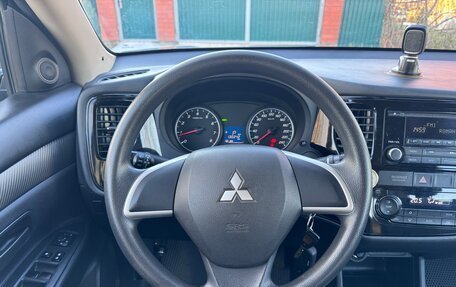 Mitsubishi Outlander III рестайлинг 3, 2014 год, 1 570 000 рублей, 19 фотография