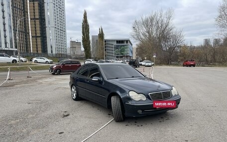 Mercedes-Benz C-Класс, 2003 год, 649 000 рублей, 33 фотография