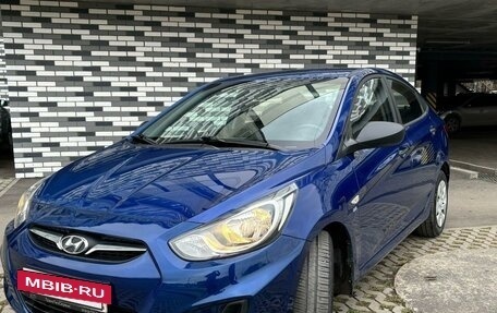 Hyundai Solaris II рестайлинг, 2012 год, 825 000 рублей, 2 фотография