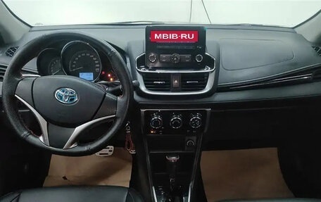 Toyota Yaris XP150 рестайлинг, 2021 год, 1 199 999 рублей, 10 фотография