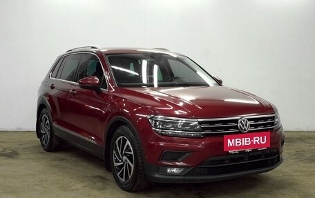 Volkswagen Tiguan II, 2019 год, 2 445 000 рублей, 3 фотография