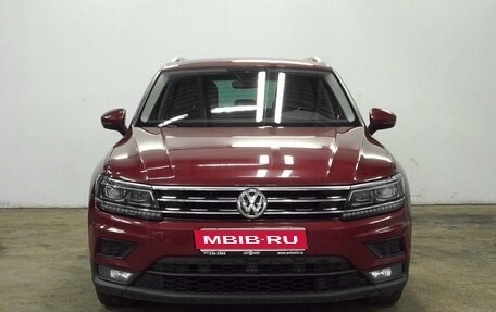 Volkswagen Tiguan II, 2019 год, 2 445 000 рублей, 2 фотография