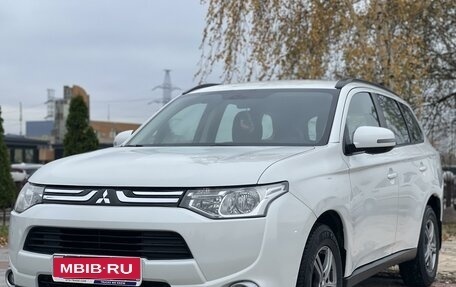 Mitsubishi Outlander III рестайлинг 3, 2013 год, 1 285 000 рублей, 1 фотография