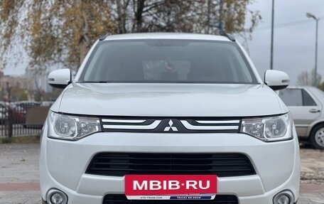 Mitsubishi Outlander III рестайлинг 3, 2013 год, 1 285 000 рублей, 3 фотография