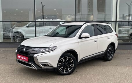 Mitsubishi Outlander III рестайлинг 3, 2022 год, 3 150 000 рублей, 1 фотография