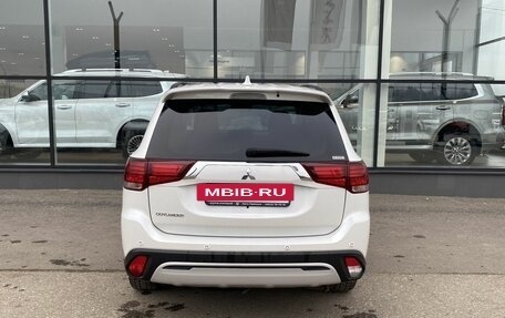 Mitsubishi Outlander III рестайлинг 3, 2022 год, 3 150 000 рублей, 3 фотография