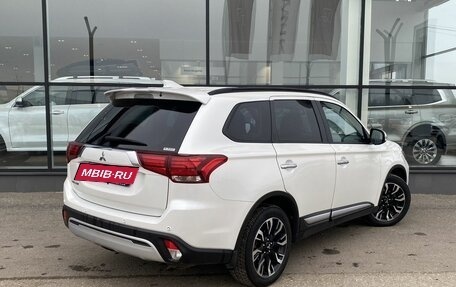 Mitsubishi Outlander III рестайлинг 3, 2022 год, 3 150 000 рублей, 4 фотография