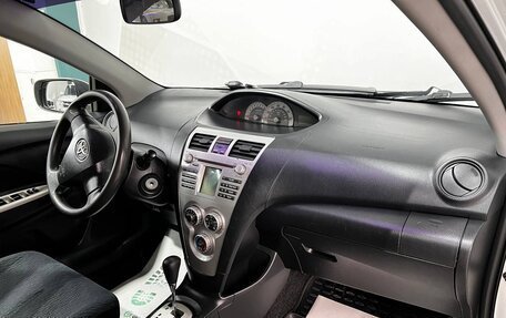 Toyota Yaris III рестайлинг, 2007 год, 849 000 рублей, 7 фотография