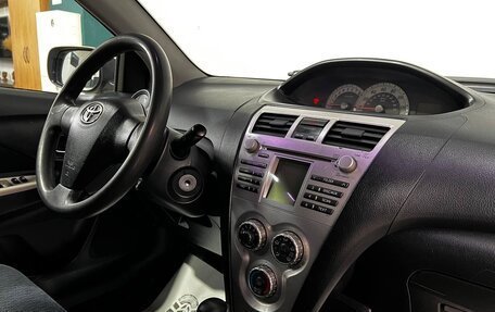 Toyota Yaris III рестайлинг, 2007 год, 849 000 рублей, 8 фотография