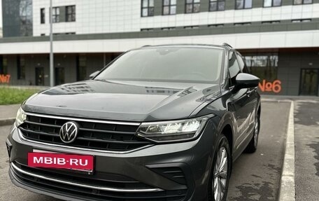 Volkswagen Tiguan II, 2021 год, 3 200 000 рублей, 2 фотография