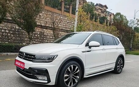 Volkswagen Tiguan II, 2021 год, 3 450 000 рублей, 1 фотография