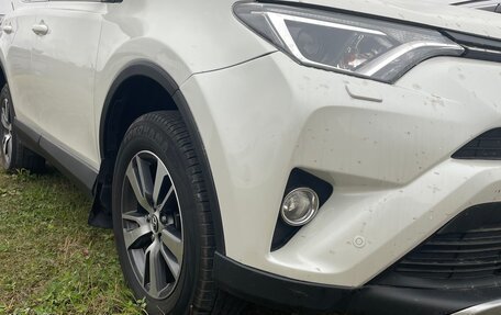 Toyota RAV4, 2017 год, 2 400 000 рублей, 4 фотография