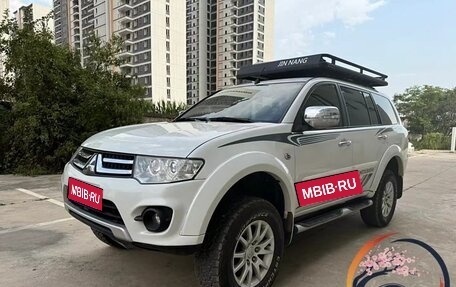 Mitsubishi Pajero Sport II рестайлинг, 2015 год, 2 450 000 рублей, 1 фотография