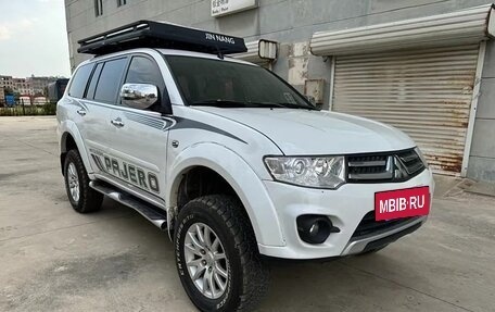 Mitsubishi Pajero Sport II рестайлинг, 2015 год, 2 450 000 рублей, 2 фотография