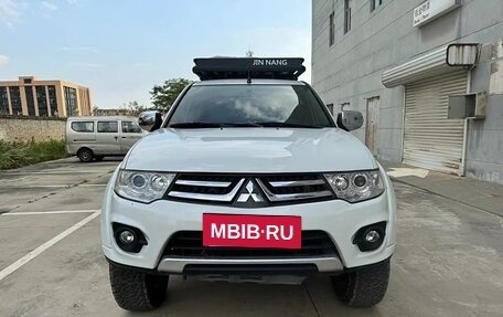 Mitsubishi Pajero Sport II рестайлинг, 2015 год, 2 450 000 рублей, 5 фотография