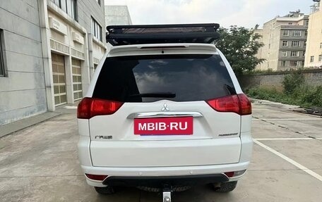 Mitsubishi Pajero Sport II рестайлинг, 2015 год, 2 450 000 рублей, 6 фотография