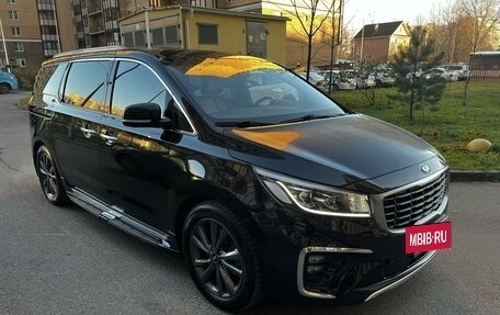 KIA Carnival III, 2018 год, 3 250 000 рублей, 2 фотография