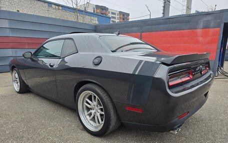 Dodge Challenger III рестайлинг 2, 2016 год, 3 990 000 рублей, 6 фотография