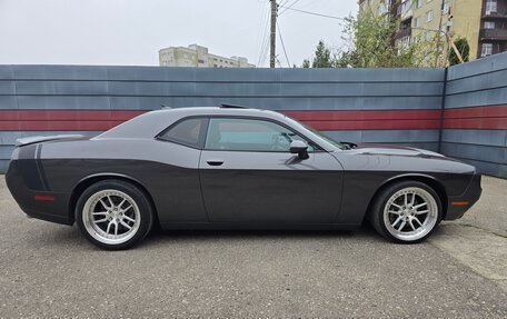 Dodge Challenger III рестайлинг 2, 2016 год, 3 990 000 рублей, 5 фотография