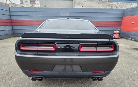 Dodge Challenger III рестайлинг 2, 2016 год, 3 990 000 рублей, 8 фотография