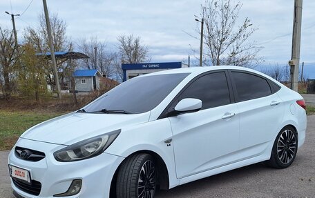 Hyundai Solaris II рестайлинг, 2012 год, 912 000 рублей, 4 фотография