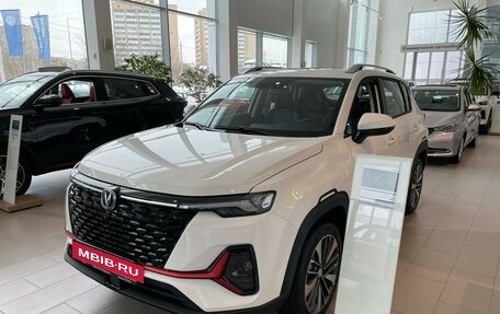 Changan CS35PLUS, 2023 год, 2 399 900 рублей, 8 фотография