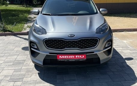 KIA Sportage IV рестайлинг, 2020 год, 2 850 000 рублей, 1 фотография