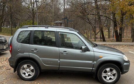 Chevrolet Niva I рестайлинг, 2010 год, 610 000 рублей, 3 фотография