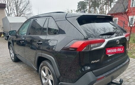 Toyota RAV4, 2021 год, 3 580 000 рублей, 3 фотография