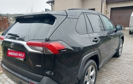 Toyota RAV4, 2021 год, 3 580 000 рублей, 4 фотография