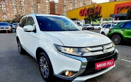 Mitsubishi Outlander III рестайлинг 3, 2015 год, 2 250 000 рублей, 2 фотография