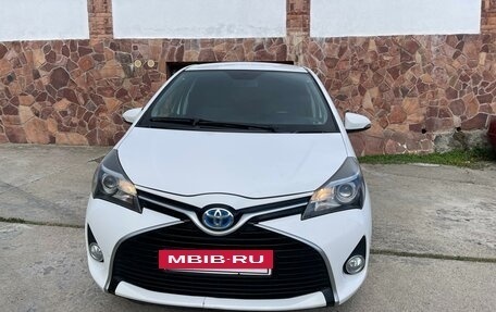 Toyota Yaris III рестайлинг, 2015 год, 1 600 000 рублей, 2 фотография