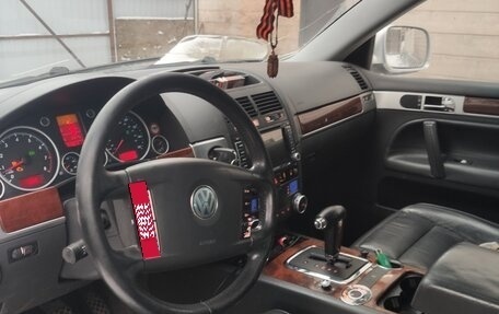 Volkswagen Touareg III, 2005 год, 650 000 рублей, 2 фотография