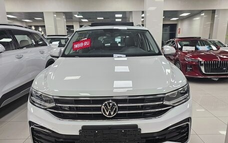 Volkswagen Tiguan II, 2023 год, 4 850 000 рублей, 2 фотография