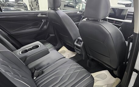 Volkswagen Tiguan II, 2023 год, 4 850 000 рублей, 14 фотография