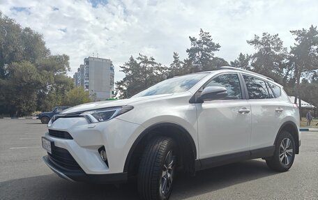 Toyota RAV4, 2017 год, 2 380 000 рублей, 6 фотография