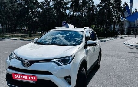 Toyota RAV4, 2017 год, 2 380 000 рублей, 10 фотография