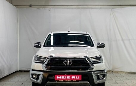 Toyota Hilux VIII, 2022 год, 5 355 000 рублей, 2 фотография