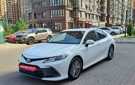 Toyota Camry, 2022 год, 3 499 000 рублей, 2 фотография