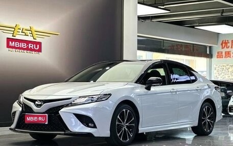 Toyota Camry, 2021 год, 3 300 000 рублей, 1 фотография