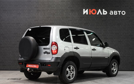 Chevrolet Niva I рестайлинг, 2017 год, 930 000 рублей, 6 фотография