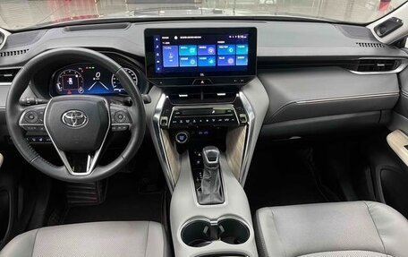 Toyota Venza, 2022 год, 3 815 000 рублей, 2 фотография