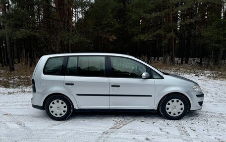 Volkswagen Touran III, 2007 год, 728 000 рублей, 4 фотография