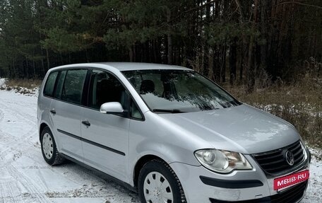 Volkswagen Touran III, 2007 год, 728 000 рублей, 3 фотография